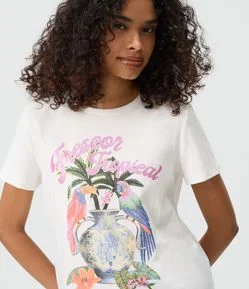 Camiseta em Algodão com Estampa de Araras e Lettering Frescor Tropical