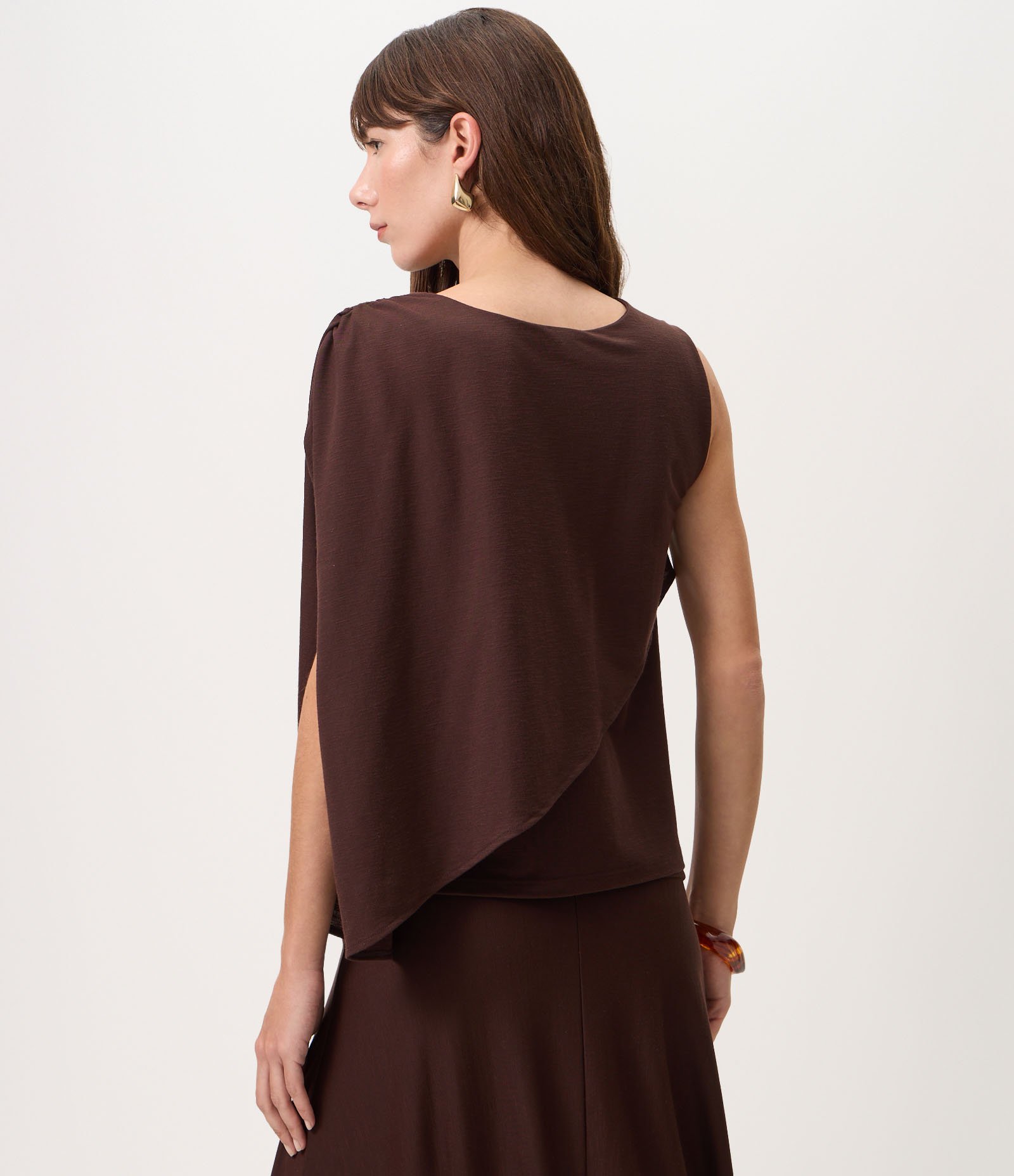 Blusa em Malha Piquet com Sobreposição Assimétrica Marrom 4