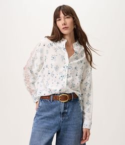 Camisa Floral em Viscose com Renda nas Mangas