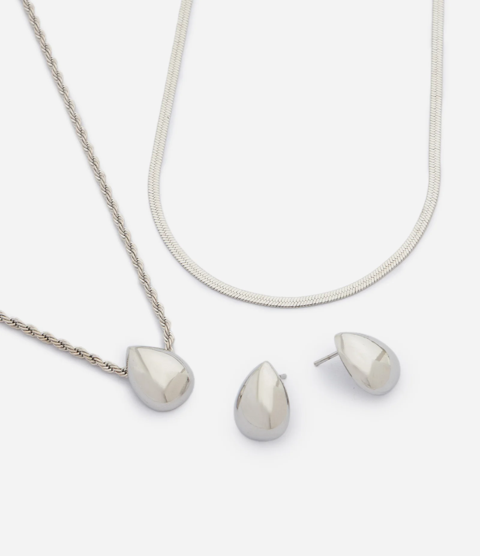 Conjunto de Colar e Brincos com Pingente de Gota Prata 2