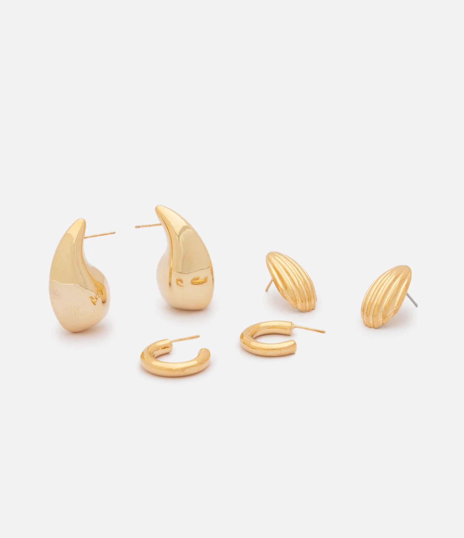 Kit de 03 Brincos com Modelo Argola Torcida e Gotas Dourado 2