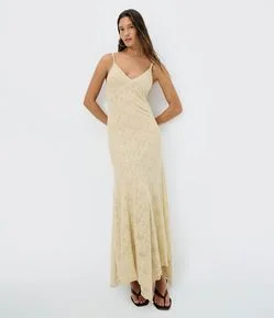 Vestido Midi em Renda com Alças Finas e Barra Assimétrica