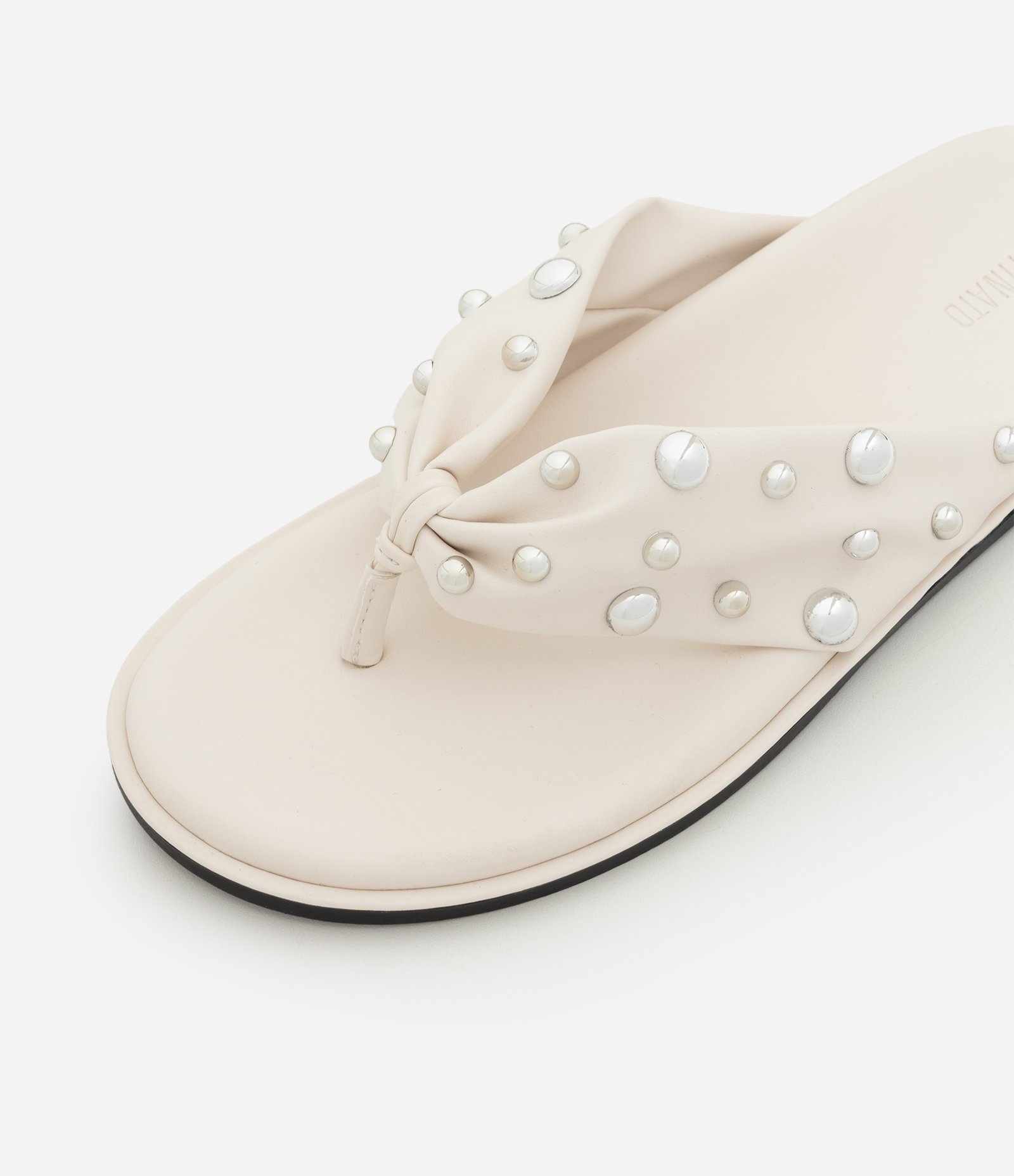 Rasteira de Dedo em PU com Tachas Decorativas Off White 8