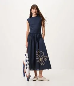 Vestido Midi em Ribana com Bordado Floral