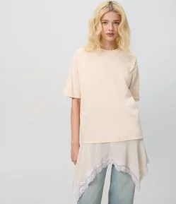 Camiseta Oversized com Barra Assimétrica Rendada