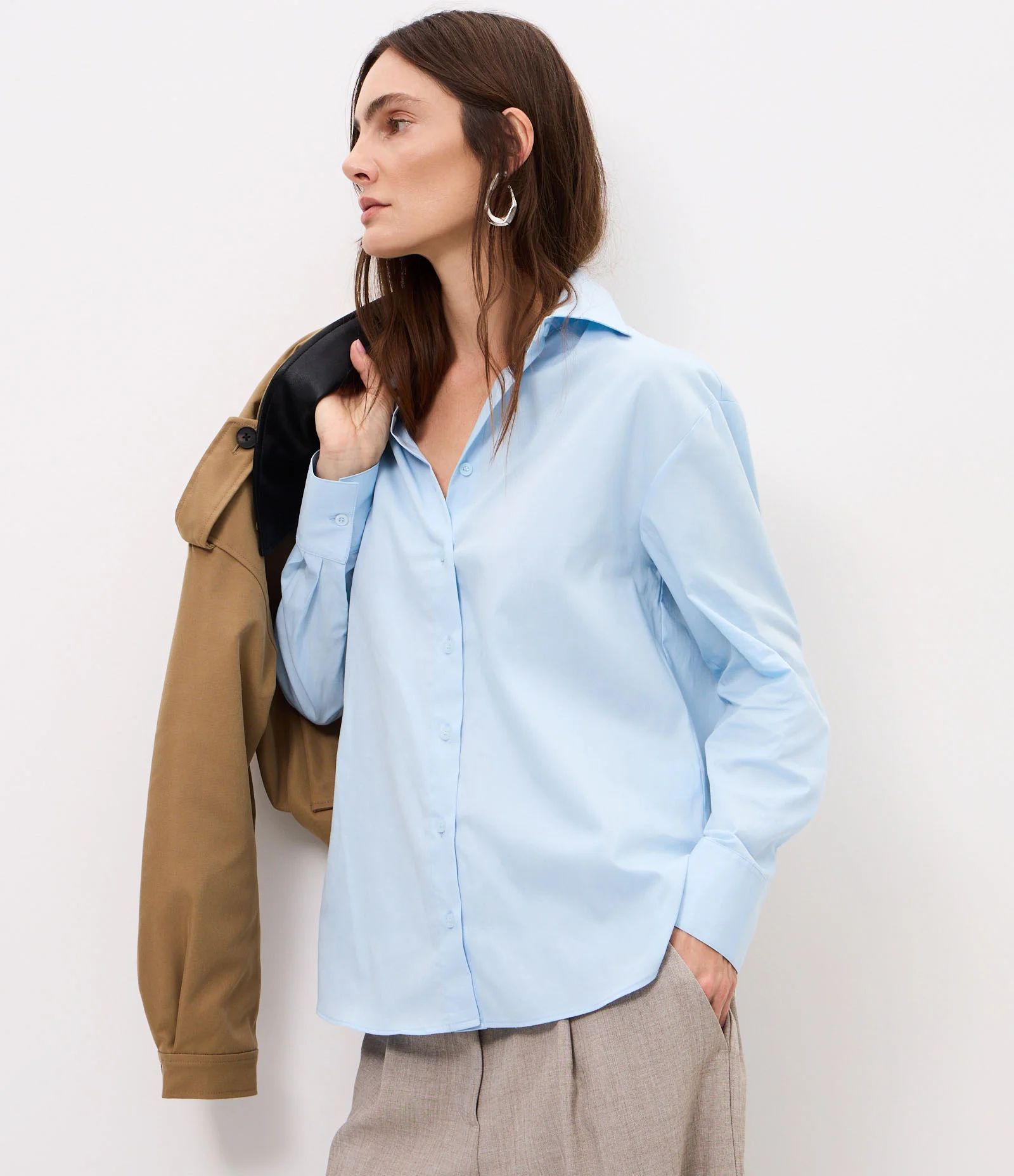 Camisa Comfort em Tricoline com Prega nas Costas Azul 1