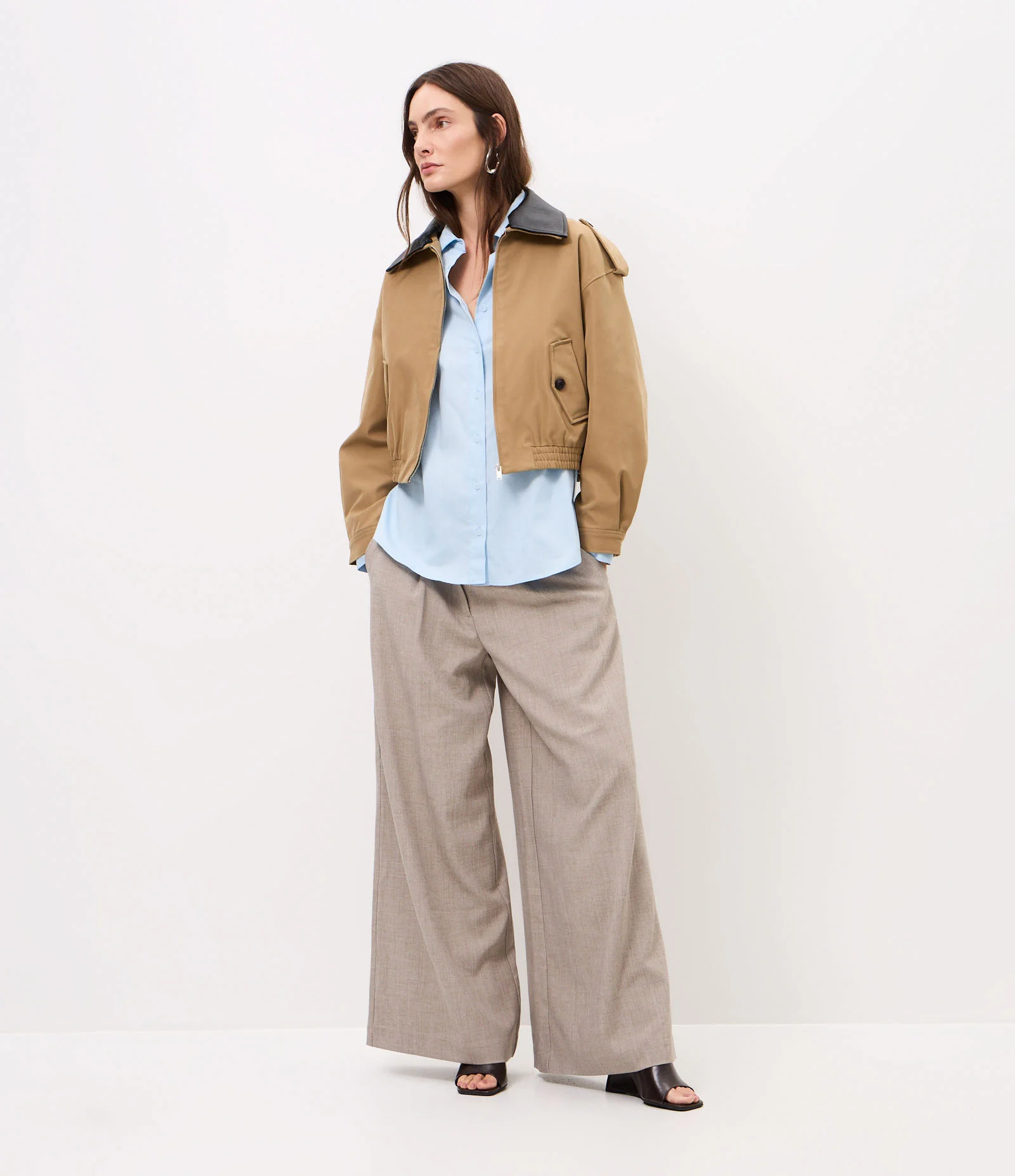 Camisa Comfort em Tricoline com Prega nas Costas Azul 2