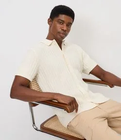 Camisa Polo em Tricô Texturizado com Botões