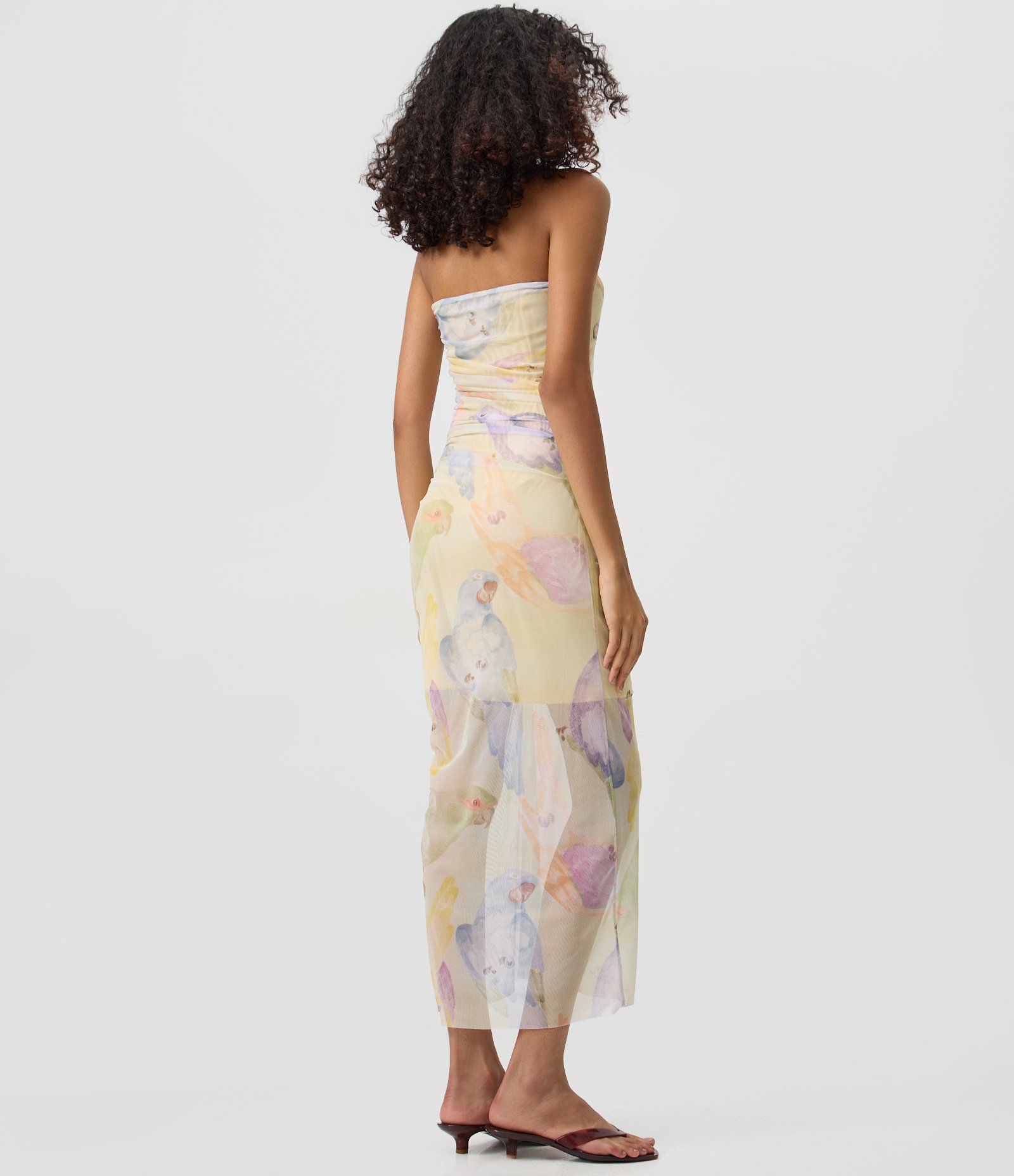 Vestido Midi em Tule com Estampa Araras Abstrata e Efeito Drapeado Amarelo 4
