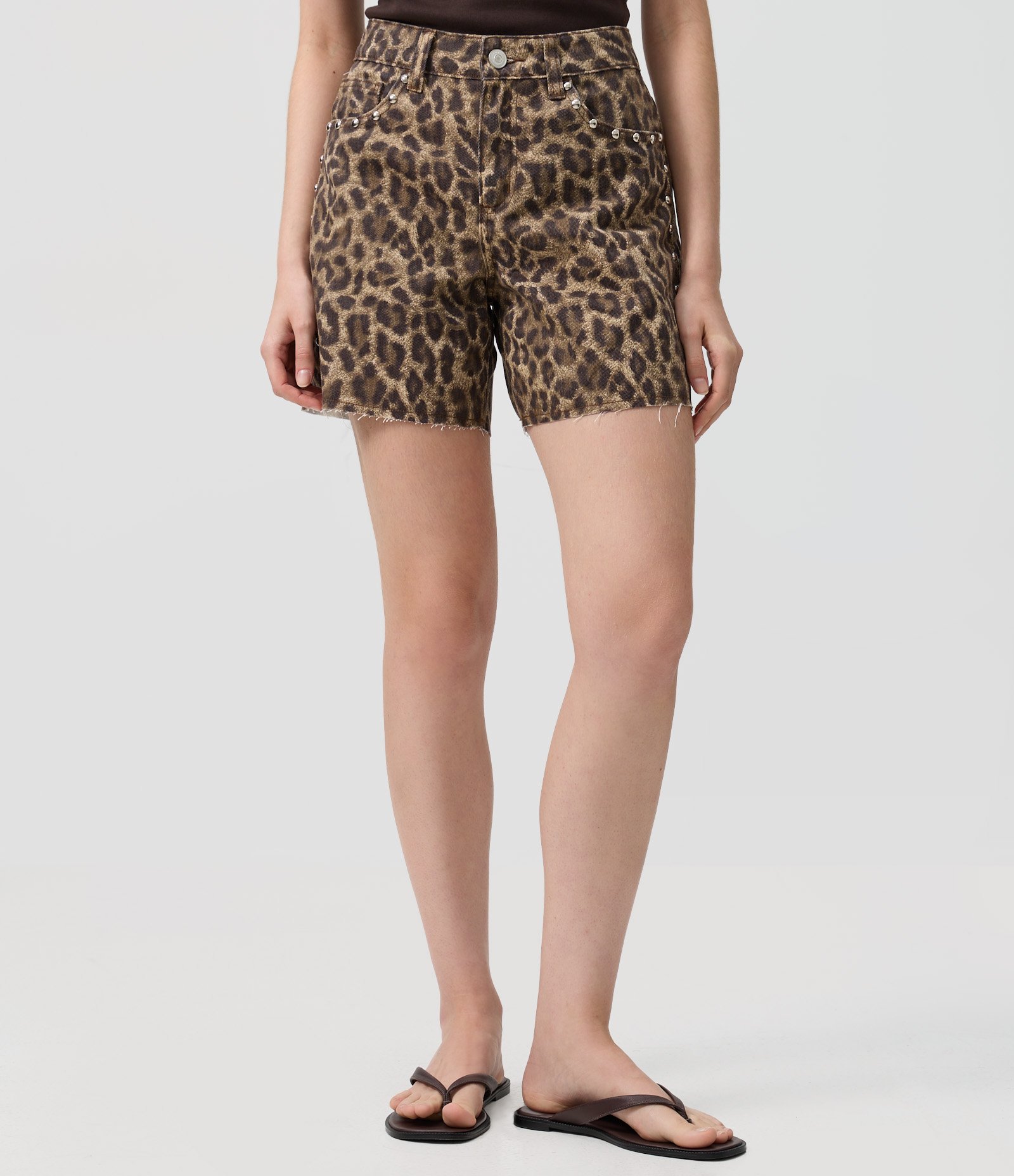 Short Relaxed em Sarja com Estampa Animal Print e Tachas Oncinha 3