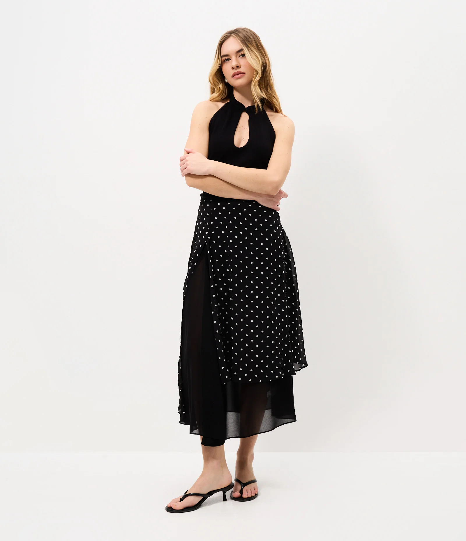 Saia em Chiffon com Estampa Poá e Barra Assimétrica Preto 1