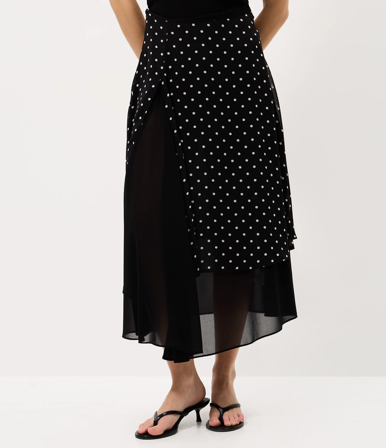 Saia em Chiffon com Estampa Poá e Barra Assimétrica Preto 2