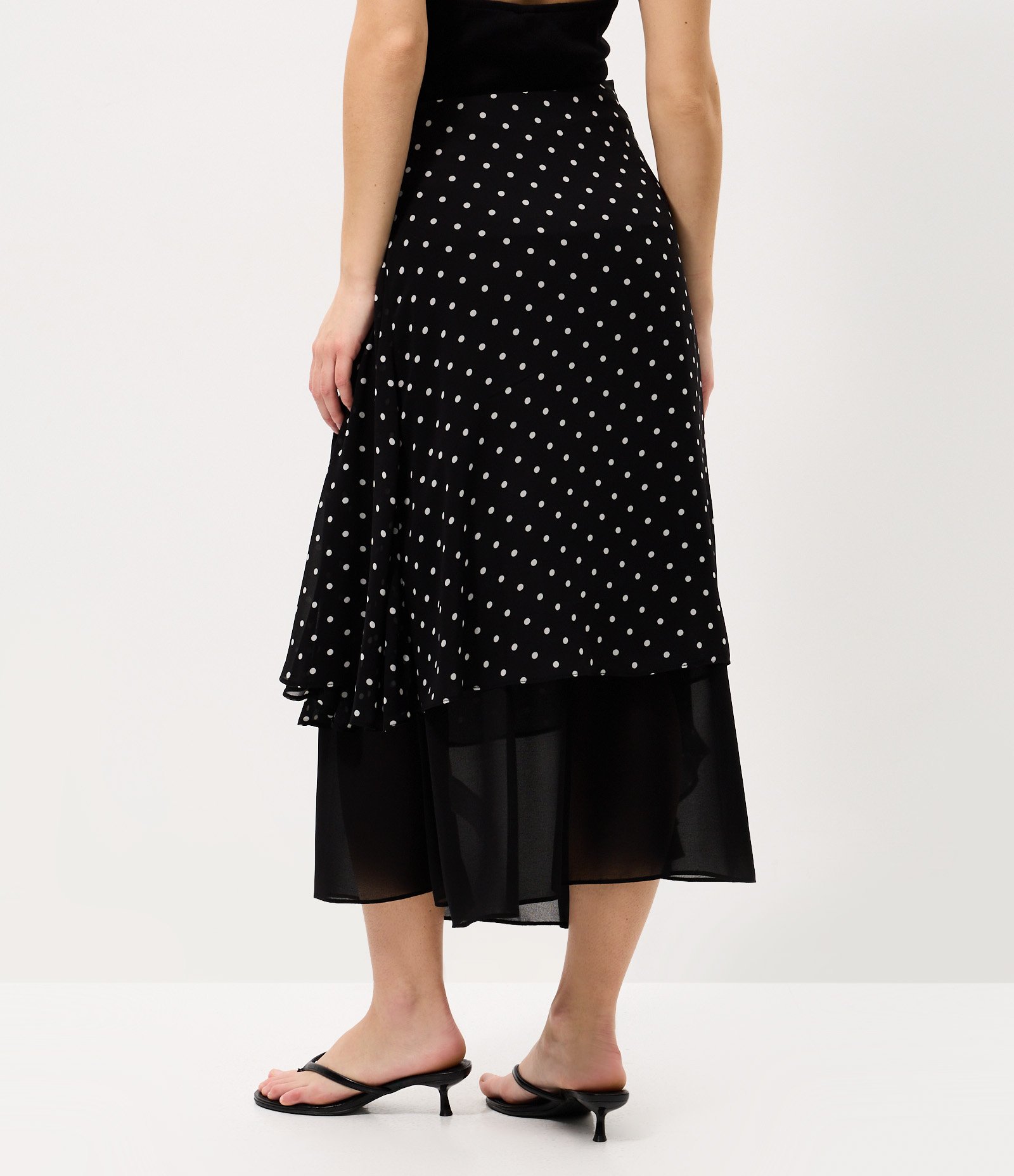 Saia em Chiffon com Estampa Poá e Barra Assimétrica Preto 4