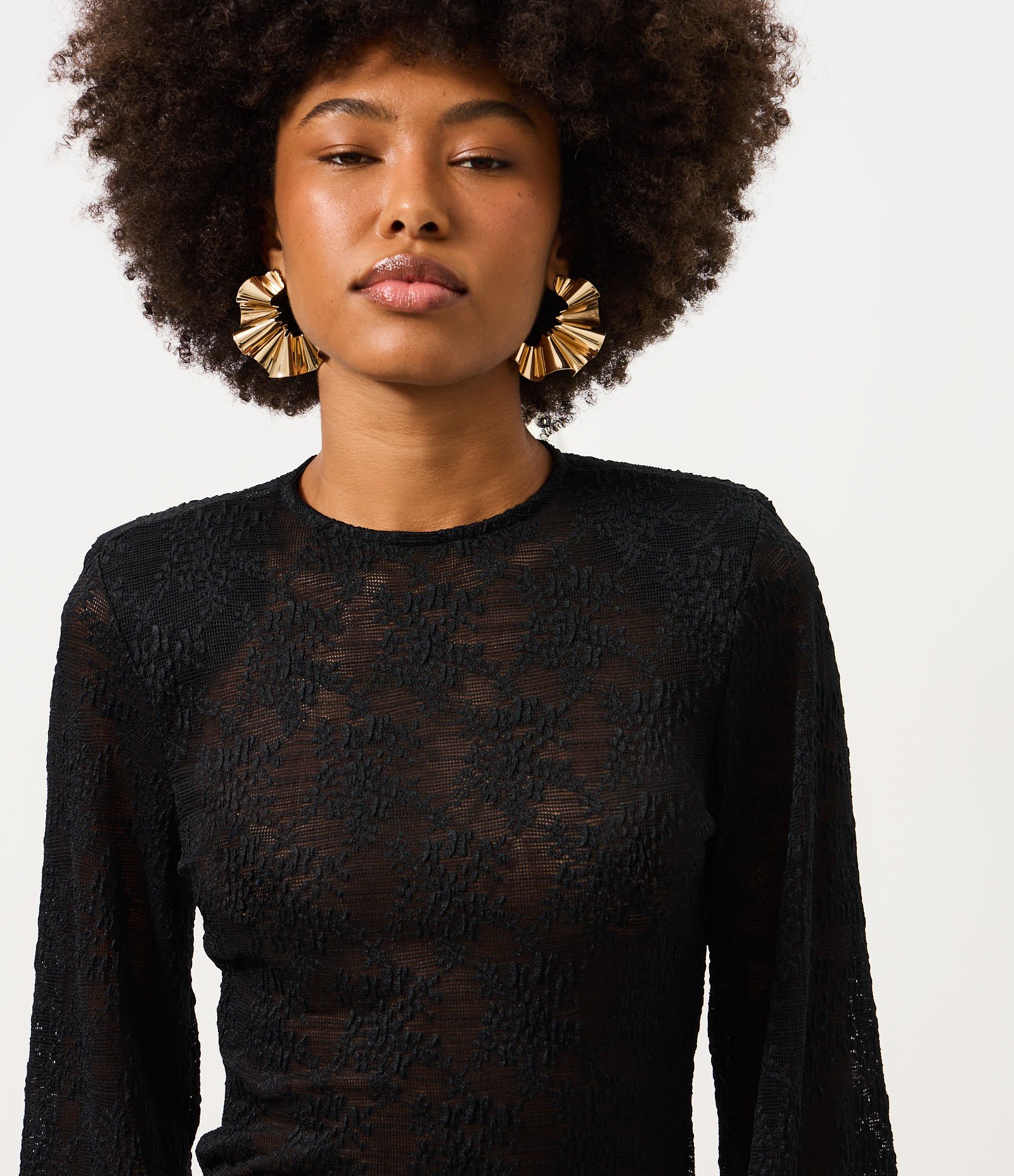 Blusa em Renda Floral com Transparência e Manga Flare Preto 4