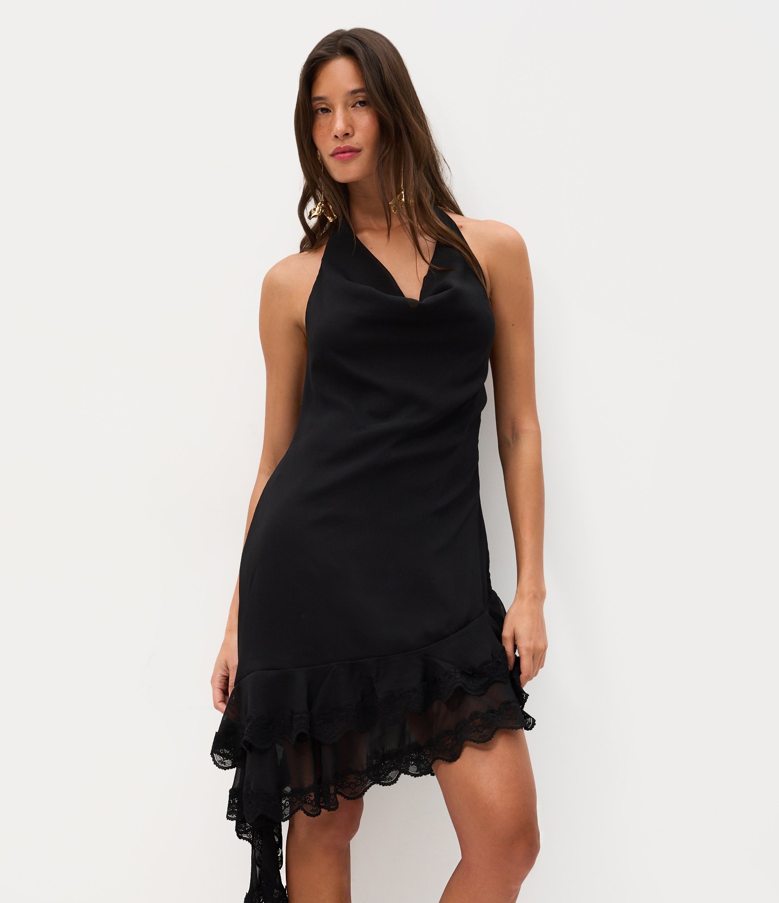 Vestido Curto com Decote Degagê e Barra Assimétrica com Renda Preto 1