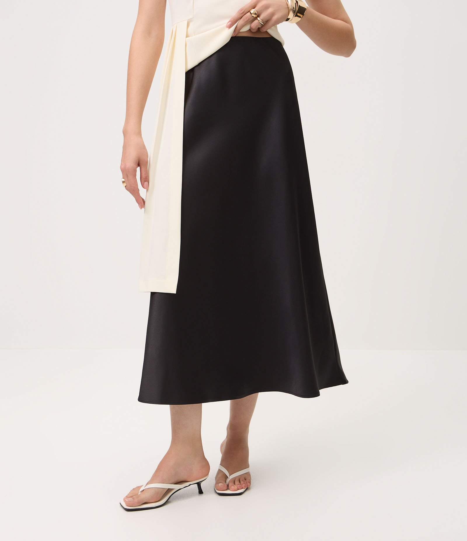 Saia Midi Slip Acetinada Preto 3