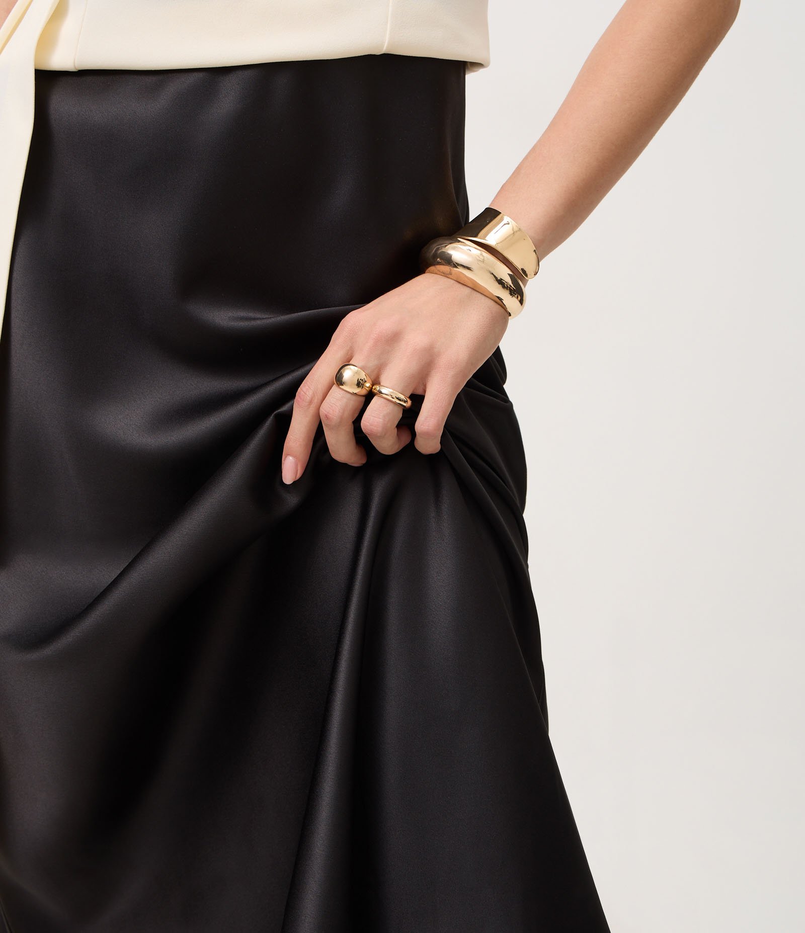 Saia Midi Slip Acetinada Preto 4