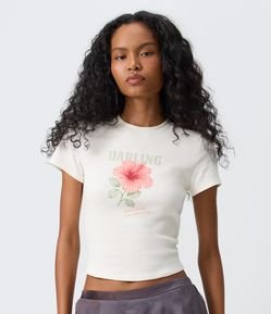 Blusa Baby Look em Ribana com Estampa Floral e Lettering Darling