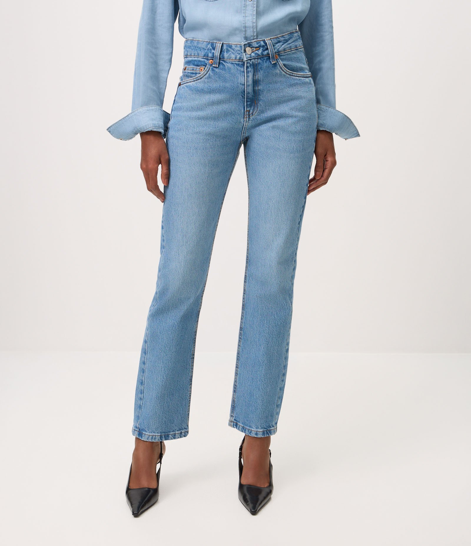 Calça Reta em Jeans Premium com Cintura Média Azul Claro 3