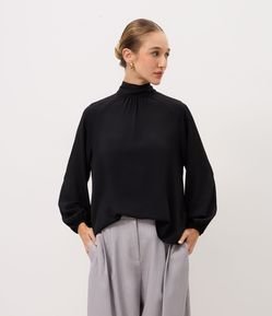 Blusa Bata em Crepe com Gola Laço