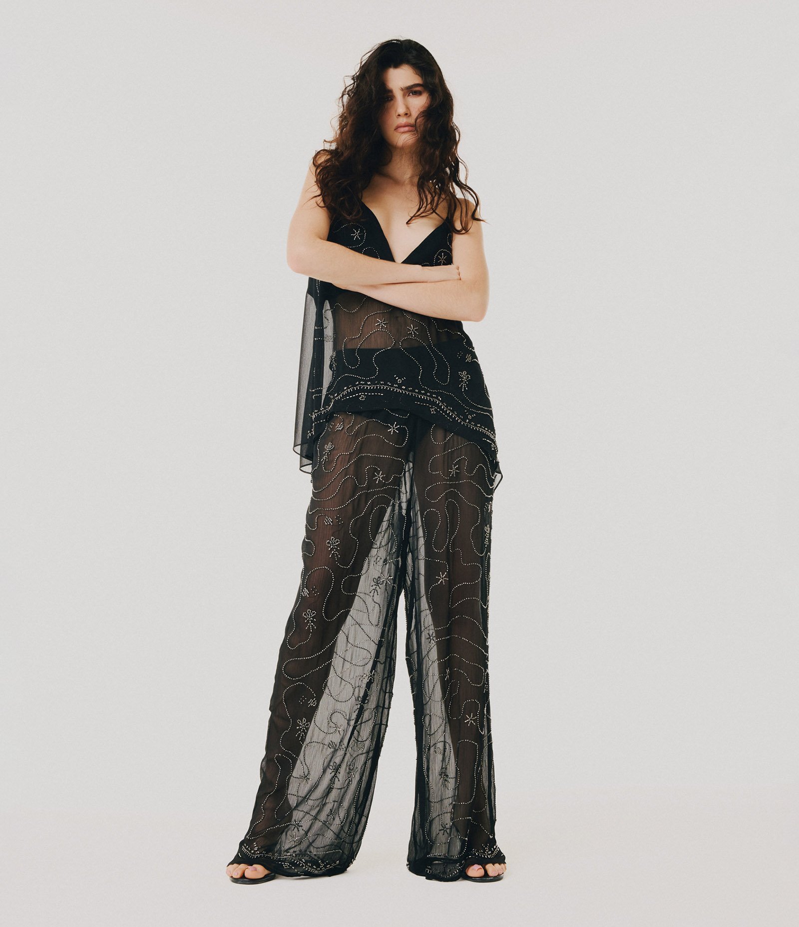 Calça Wide Leg em Crepe com Bordados Aplicados Preto 1