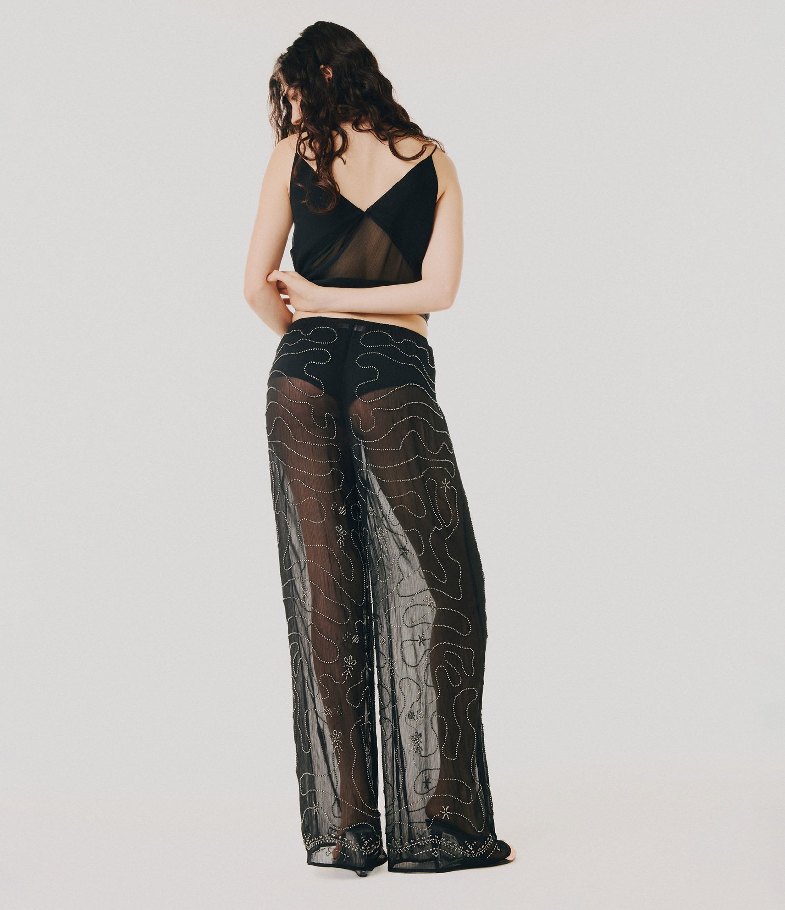 Calça Wide Leg em Crepe com Bordados Aplicados Preto 3