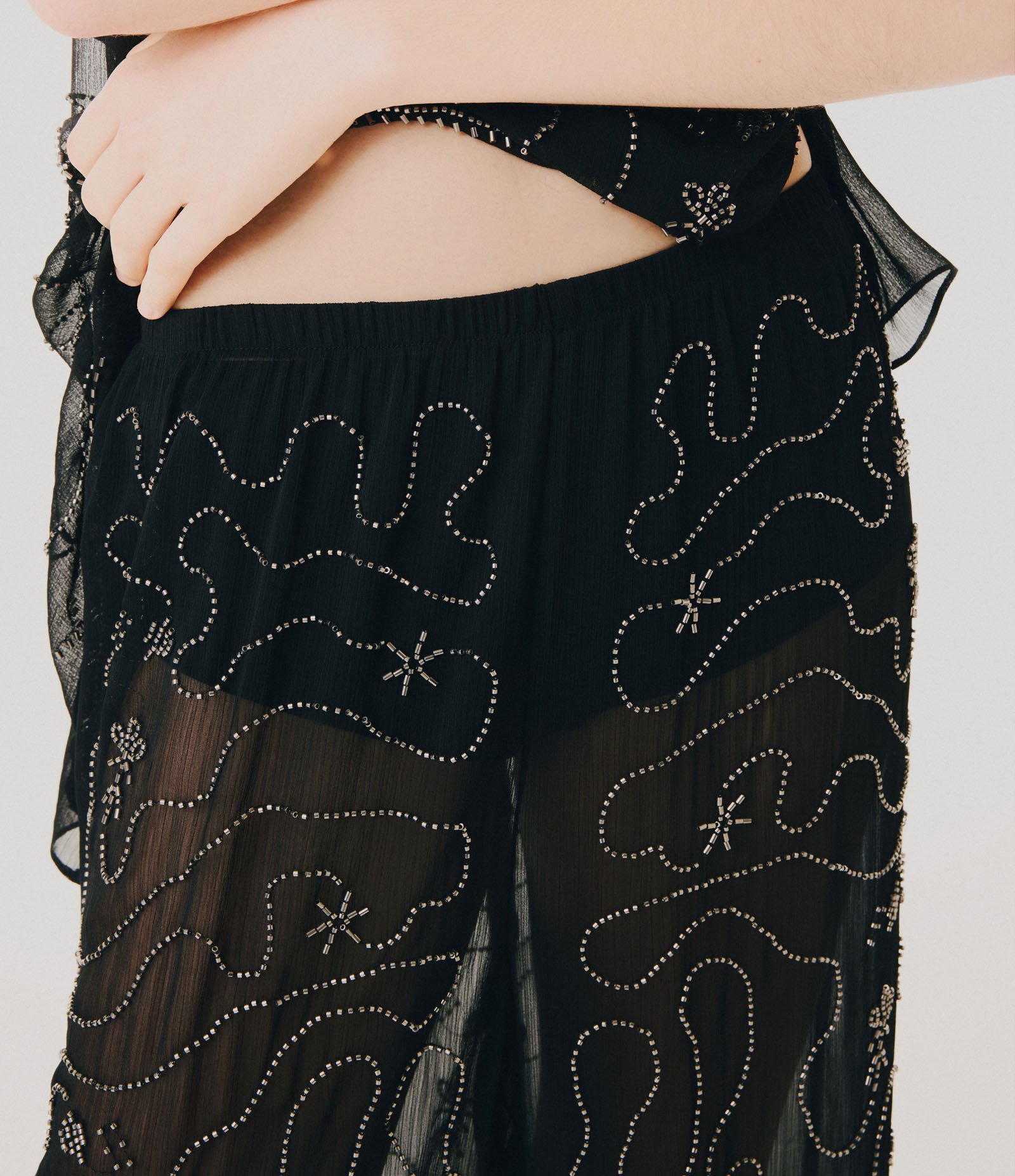 Calça Wide Leg em Crepe com Bordados Aplicados Preto 4