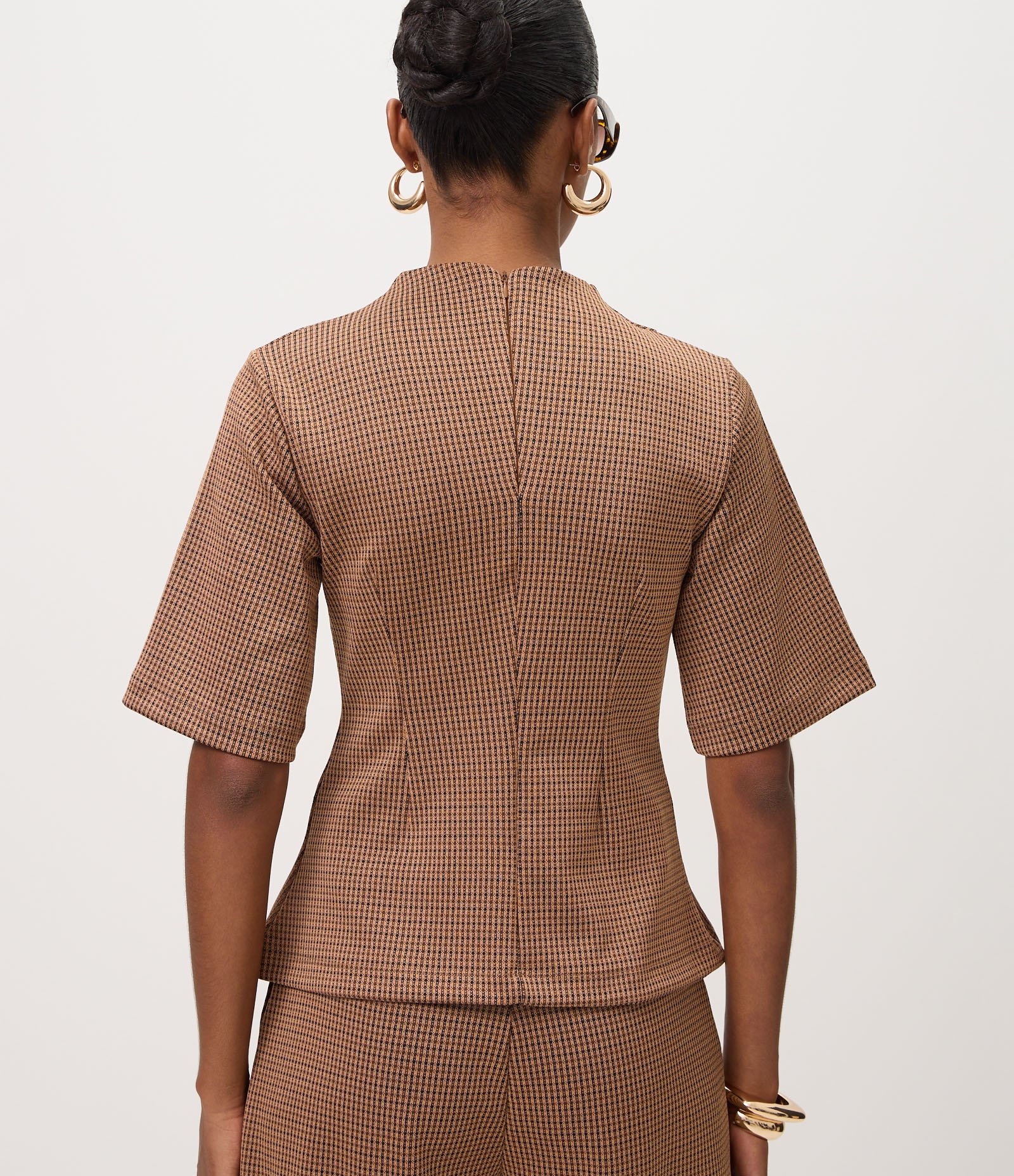 Blusa em Ponto Roma com Estampa Xadrez e Recortes Estruturados Bege 4