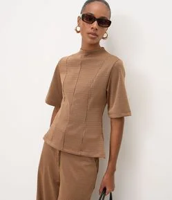 Blusa em Ponto Roma com Estampa Xadrez e Recortes Estruturados