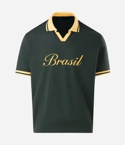 Camiseta Boxy com Gola Polo Contrastante e Lettering Brasil