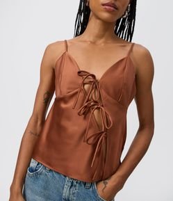 Blusa Acetinada com Abertura Diagonal e Laços Frontais