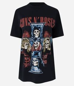 Camiseta com Estampa Guns N’ Roses e Aplicações no Lettering