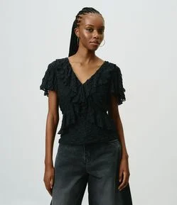 Blusa com Renda Aplicada e Babados