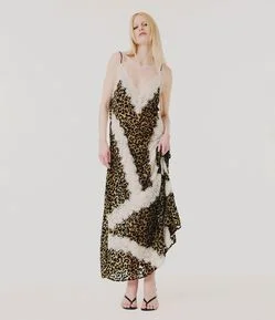 Vestido Longo Evasê com Estampa Animal Print e Renda