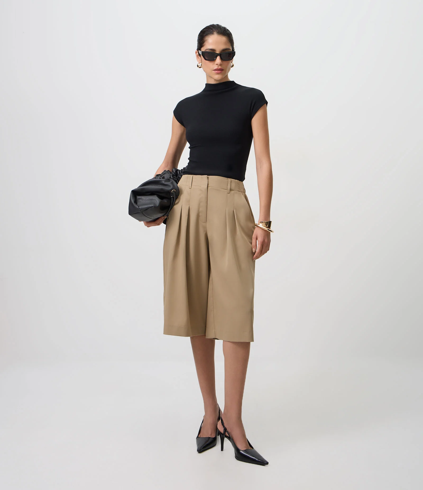 Blusa em Ribana com Gola Alta e Ombros Amplos Preto 2