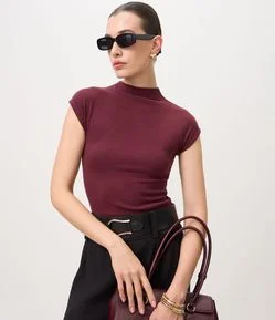 Blusa em Ribana com Gola Alta e Ombros Amplos