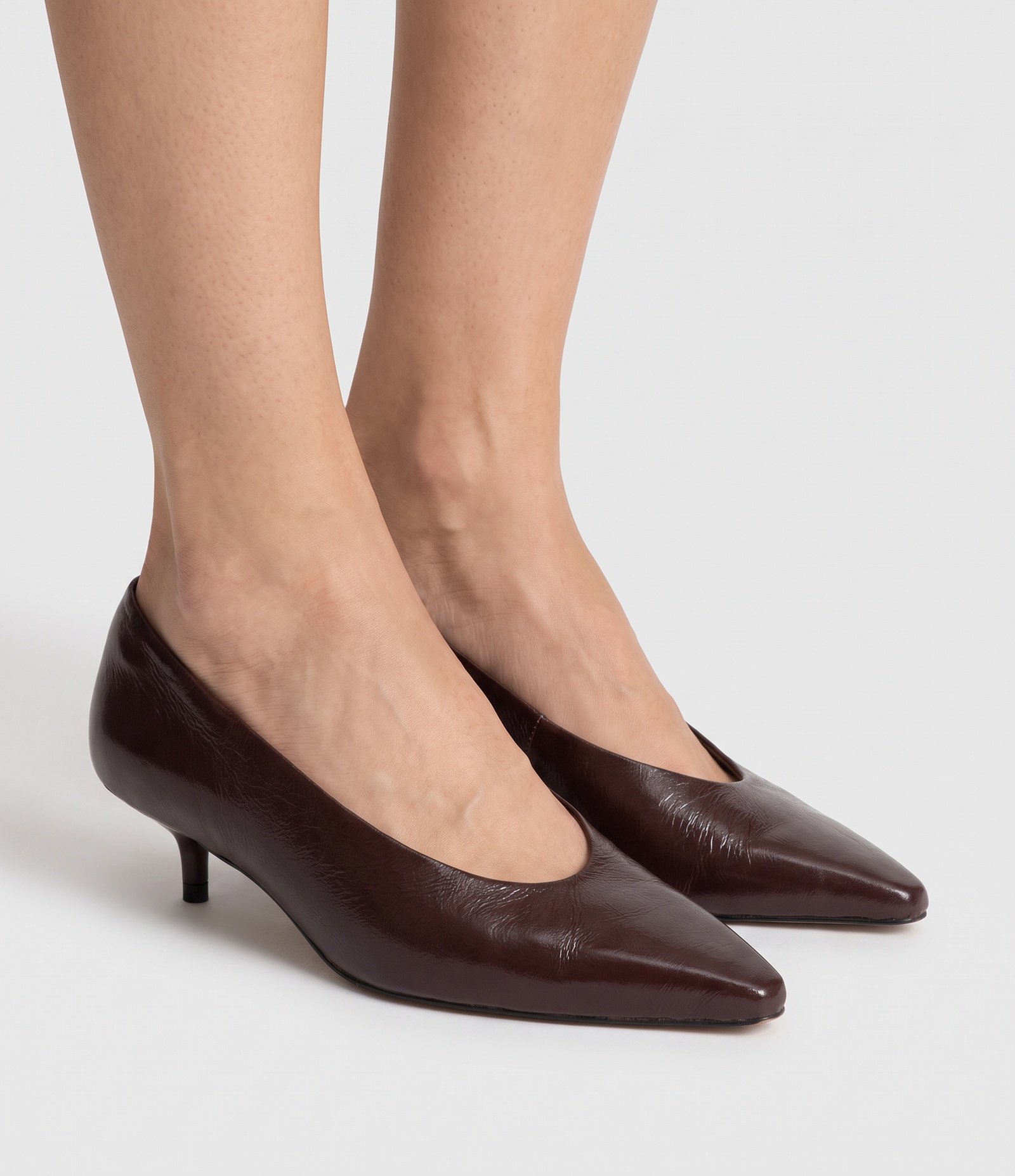 Sapato Scarpin em Couro com Salto Kitten Heel Vinho 2