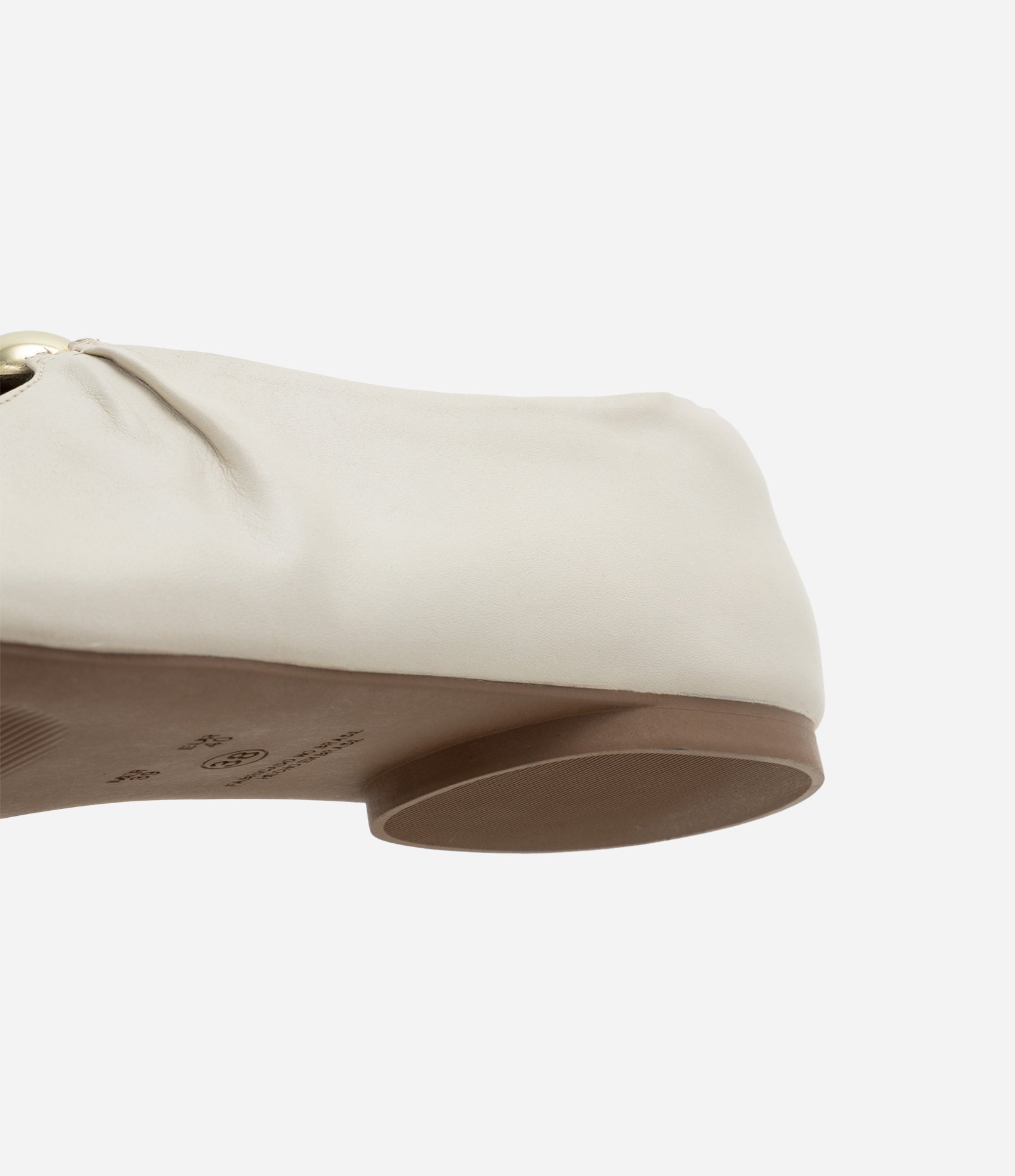 Sapatilha em Couro com Detalhe Metalizado Off White 4