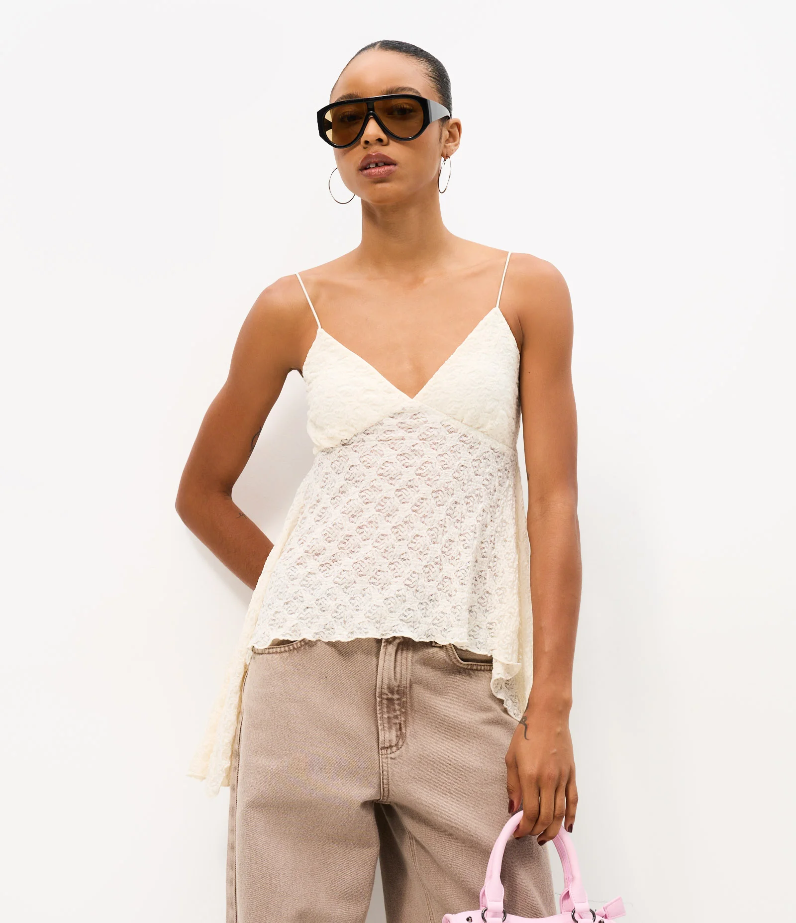 Blusa de Alcinha em Renda com Barra Assimétrica com Pontas Off White 1