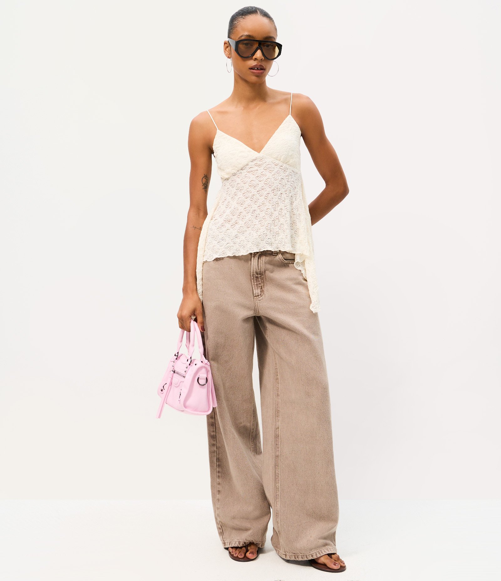Blusa de Alcinha em Renda com Barra Assimétrica com Pontas Off White 2