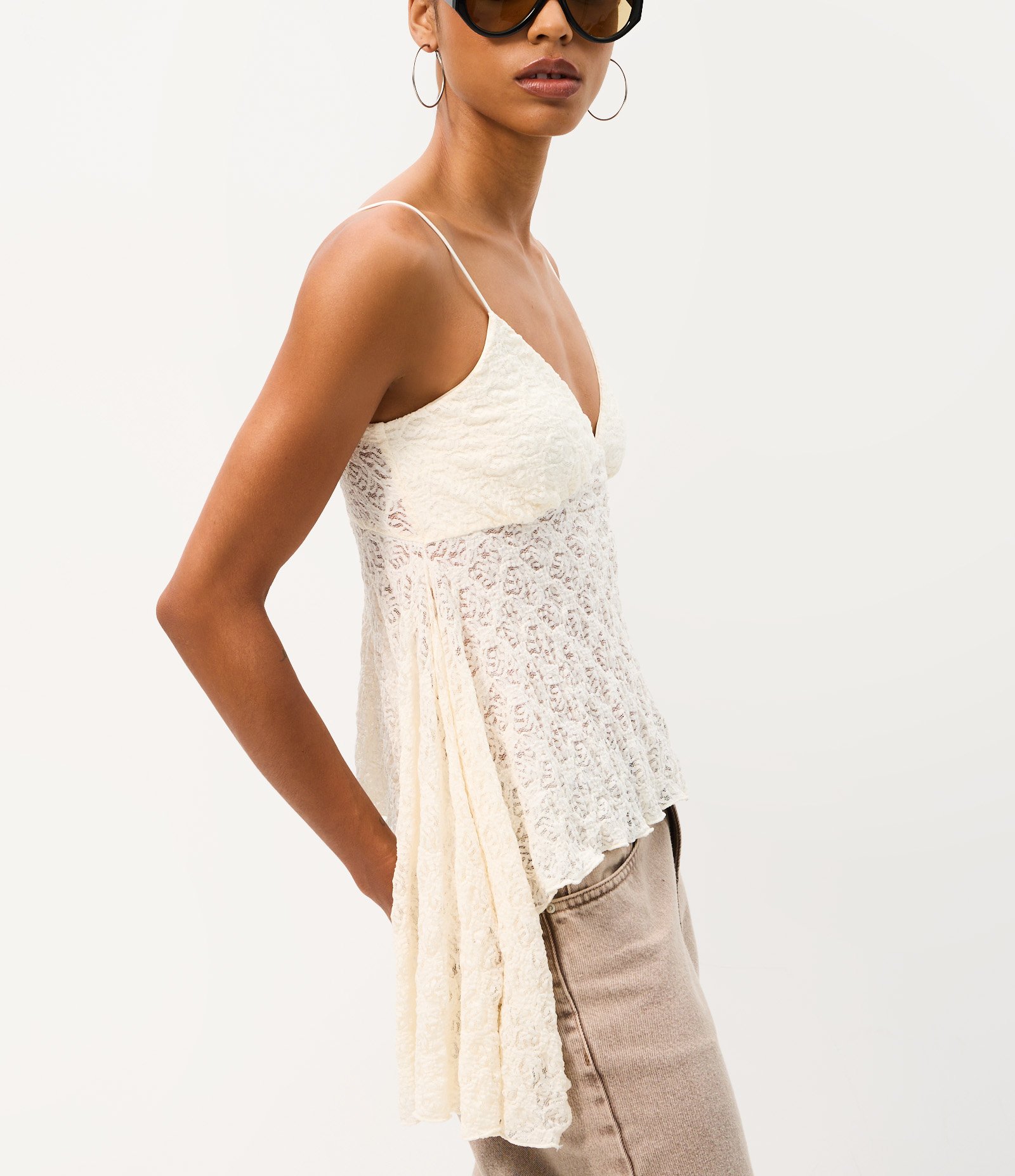 Blusa de Alcinha em Renda com Barra Assimétrica com Pontas Off White 3