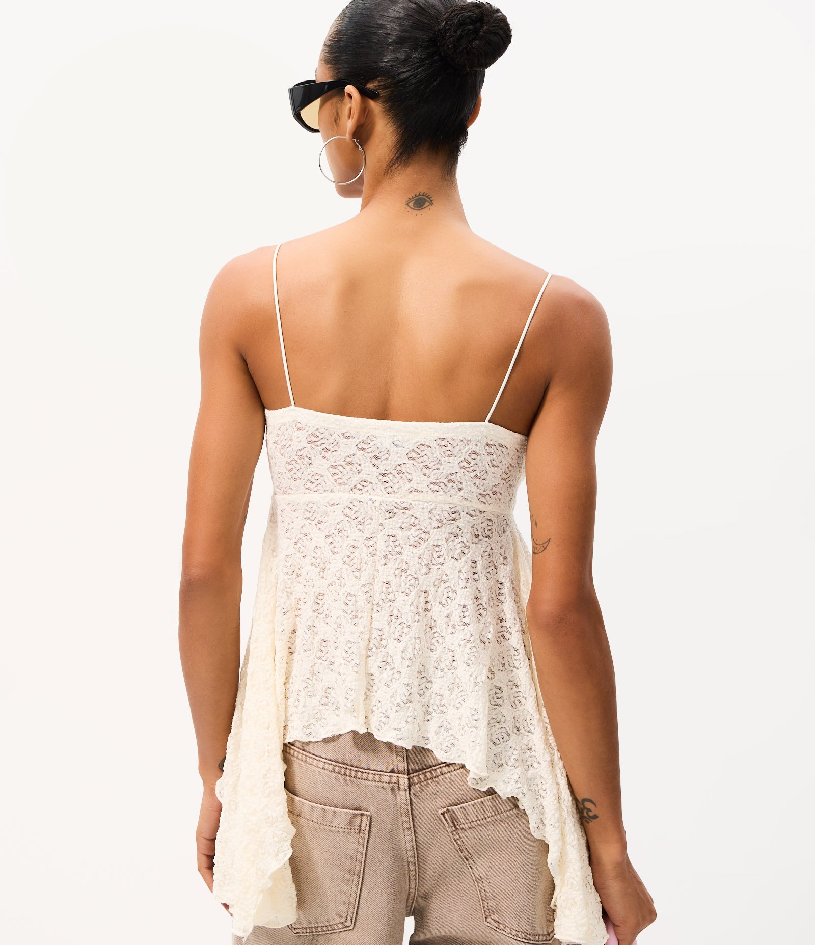 Blusa de Alcinha em Renda com Barra Assimétrica com Pontas Off White 4