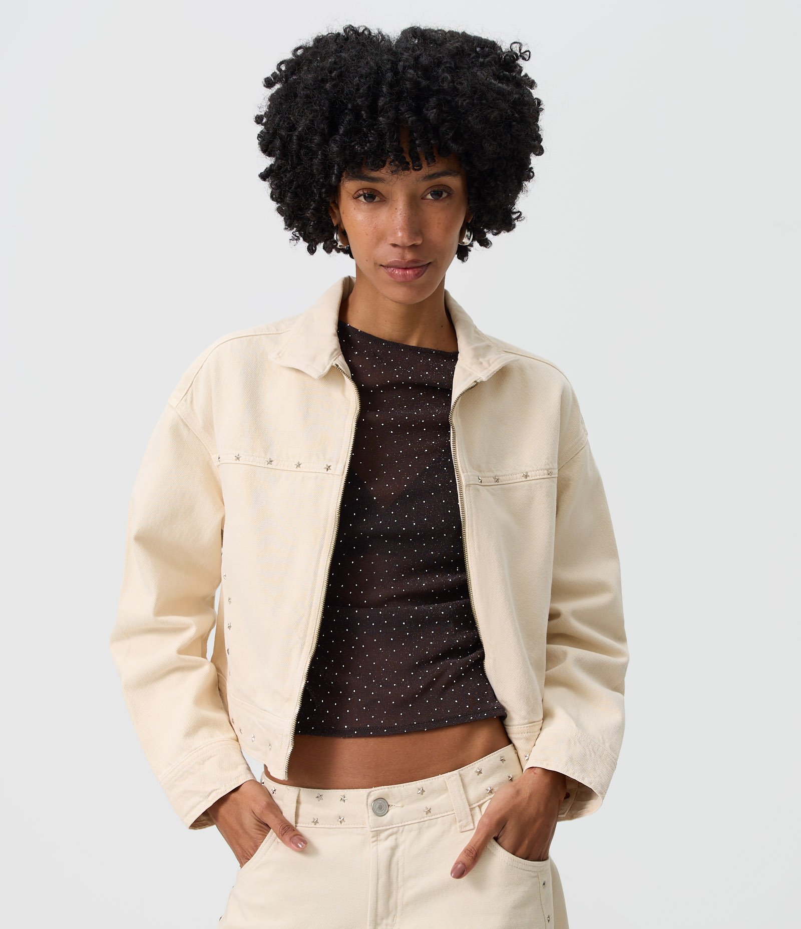 Jaqueta em Sarja com Tachas de Estrela e Gola Alta Off White 1