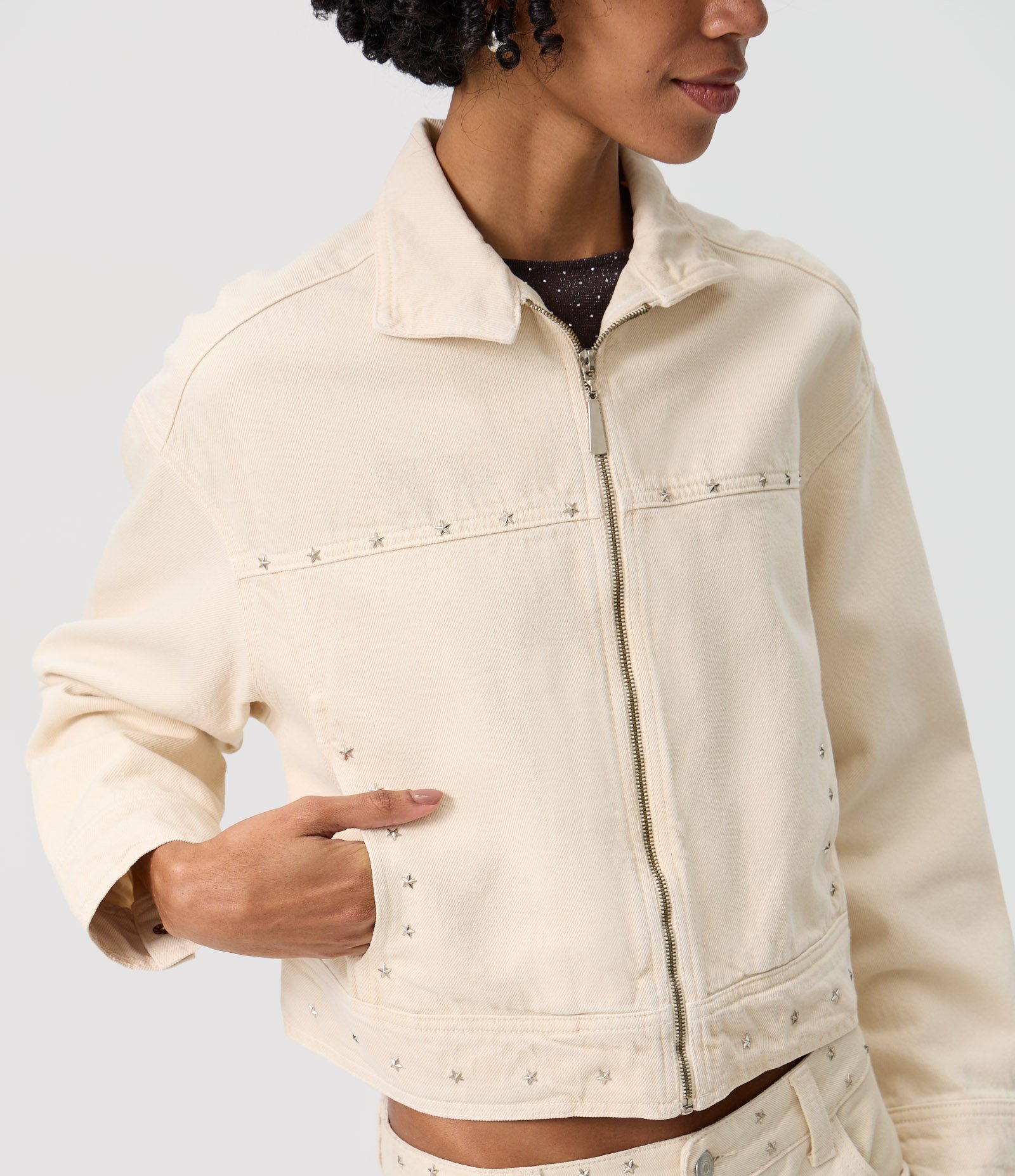 Jaqueta em Sarja com Tachas de Estrela e Gola Alta Off White 4