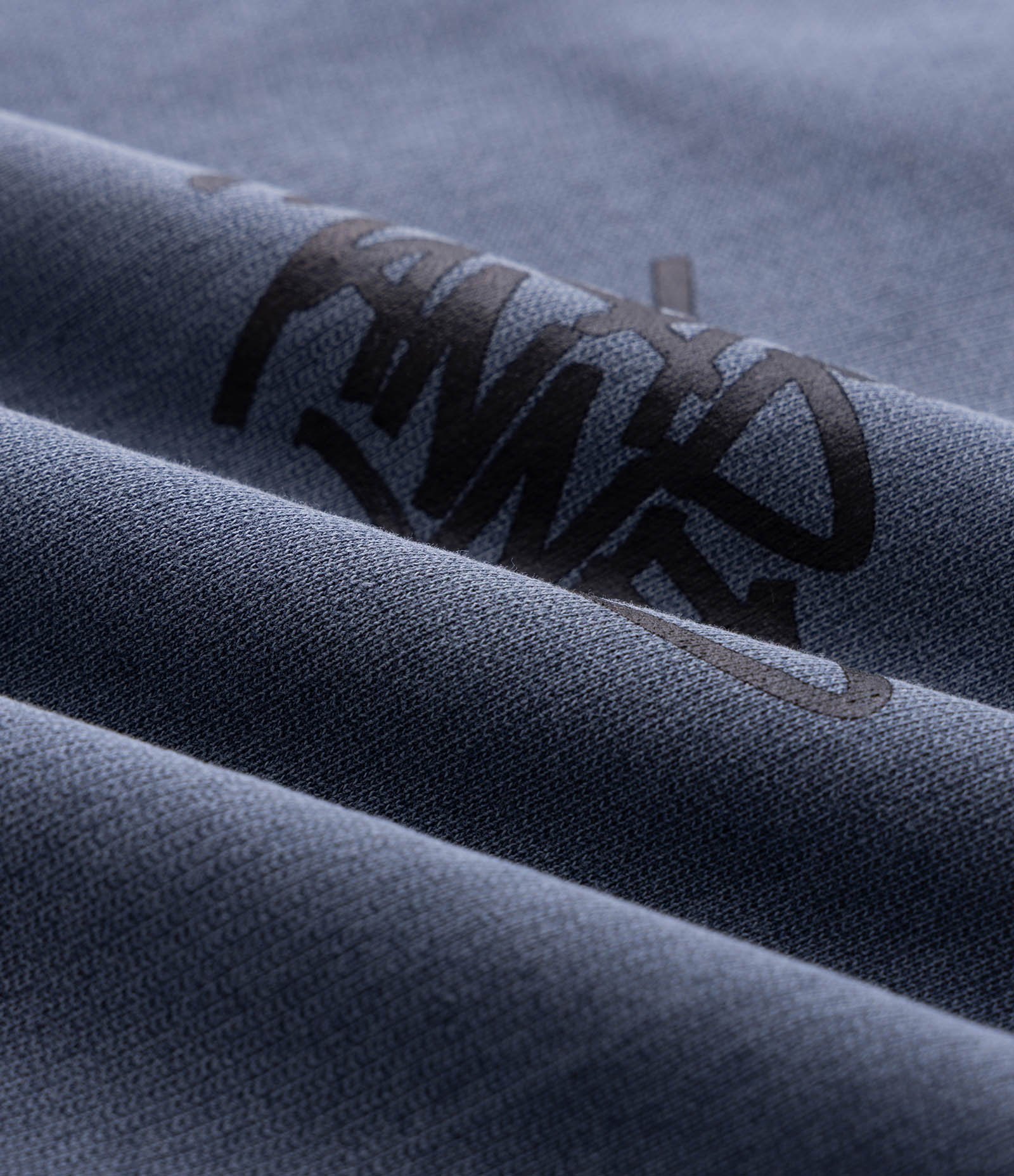 Regata Boxy em Moletinho com Lettering Bad Manners Azul 7