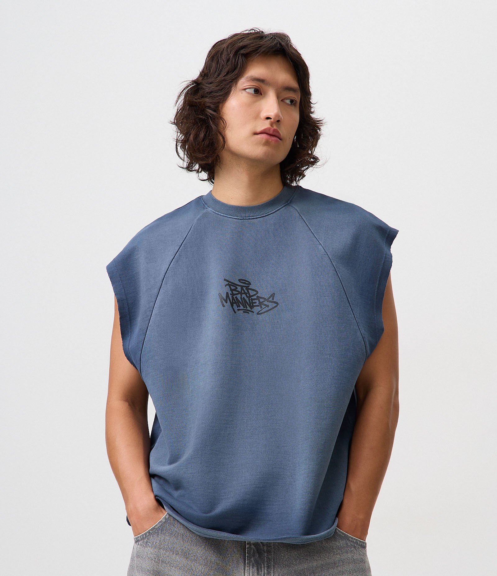 Regata Boxy em Moletinho com Lettering Bad Manners Azul 1