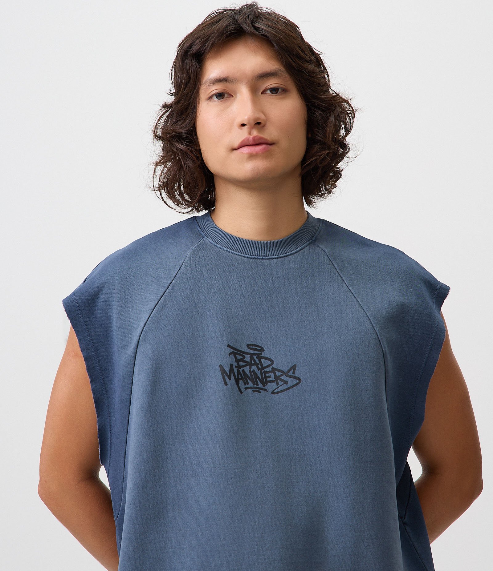 Regata Boxy em Moletinho com Lettering Bad Manners Azul 4