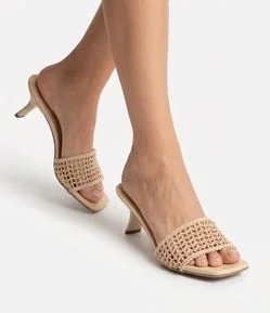 Sandália Mule em PU com Gáspea Tramada e Salto Kitten Heel