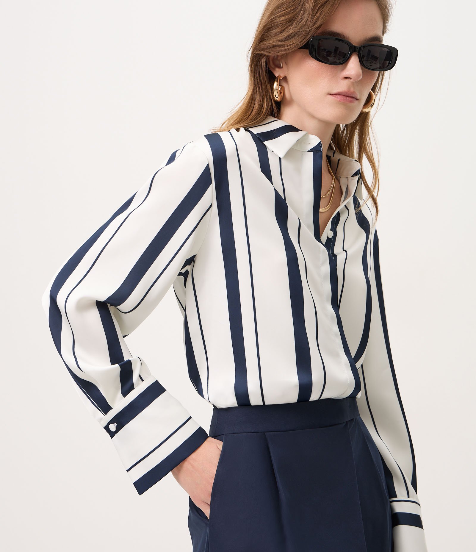 Camisa em Cetim Listrada com Vista Coberta Multicores 4