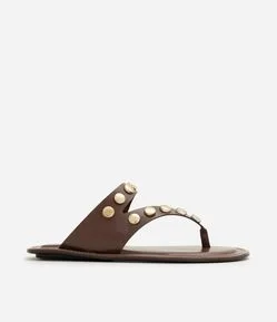 Rasteira Mule com Tiras Assimétricas e Aplicações Metálicas